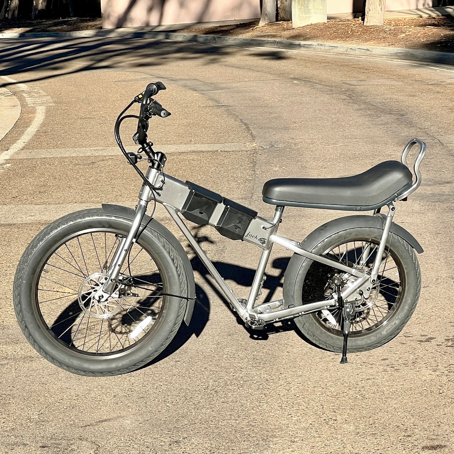 Sissy Bar Kit for MG Doble
