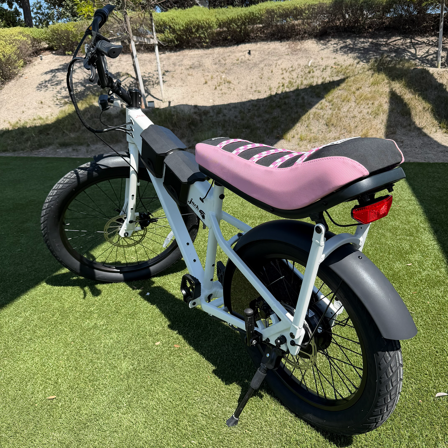 Thrill Seekers Pink Chex Saddle