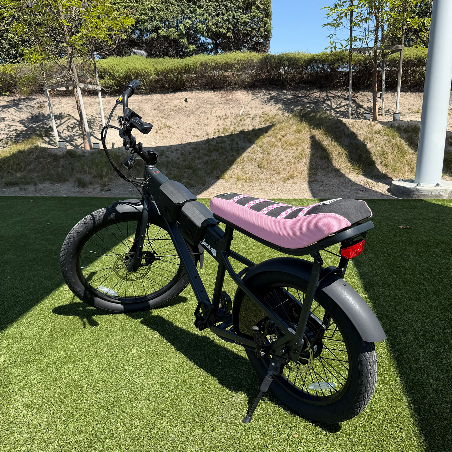 Thrill Seekers Pink Chex Saddle