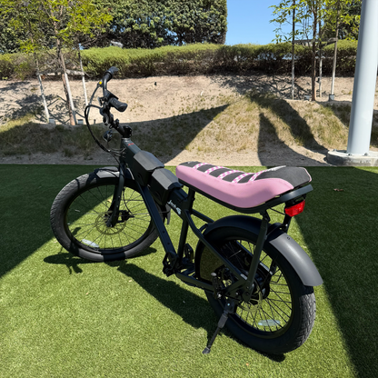 Thrill Seekers Pink Chex Saddle
