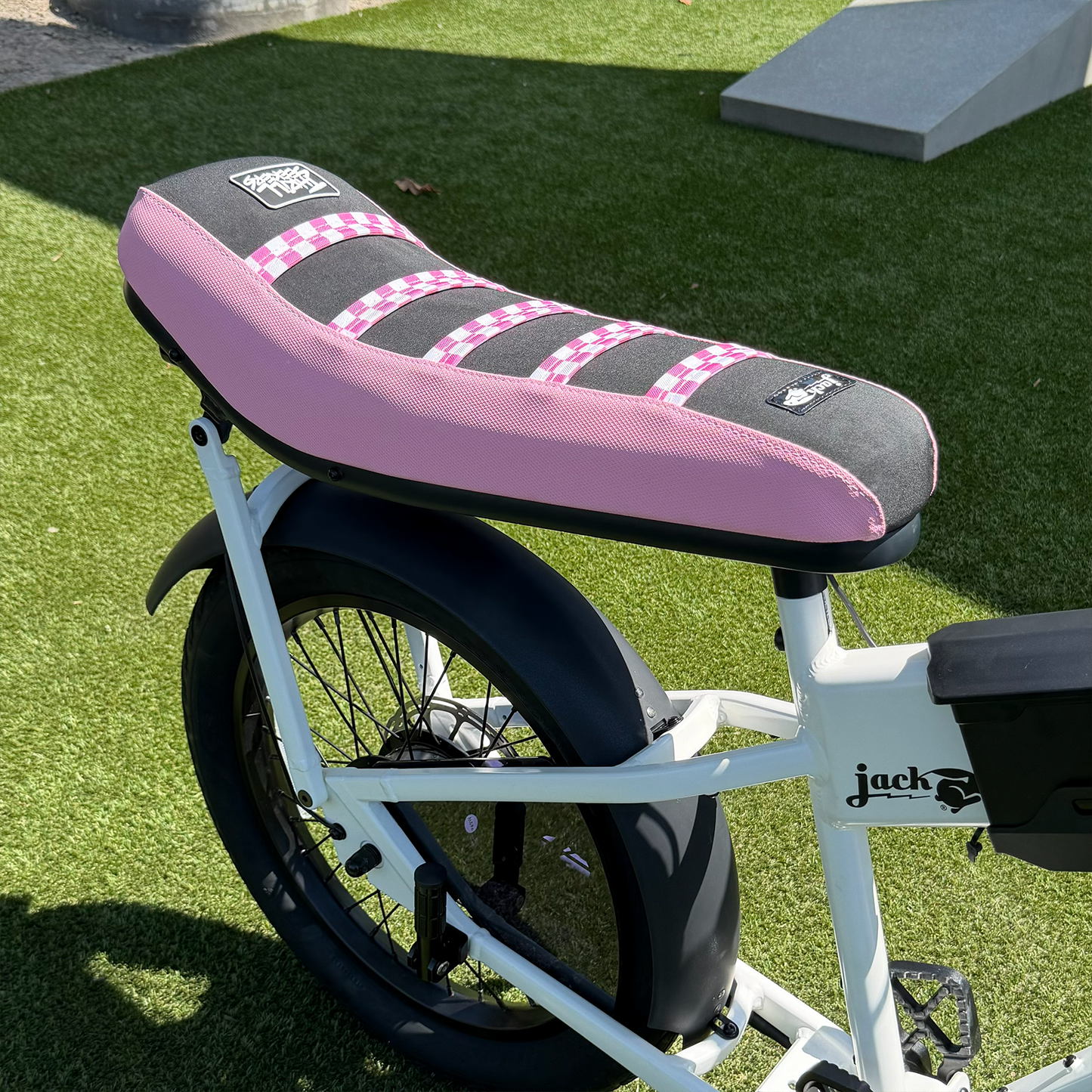 Thrill Seekers Pink Chex Saddle